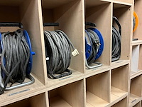 Magazijnrek met inhoud - afbeelding 3 van  9