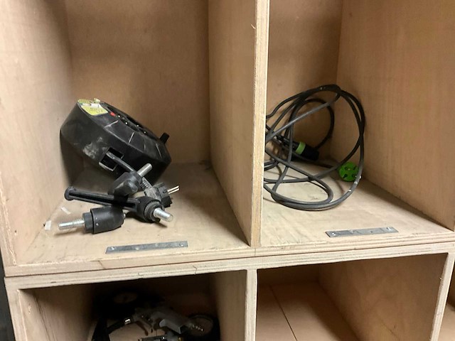 Magazijnrek met inhoud - afbeelding 7 van  9