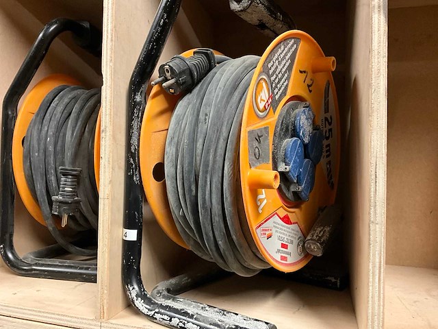 Magazijnrek met inhoud - afbeelding 8 van  9