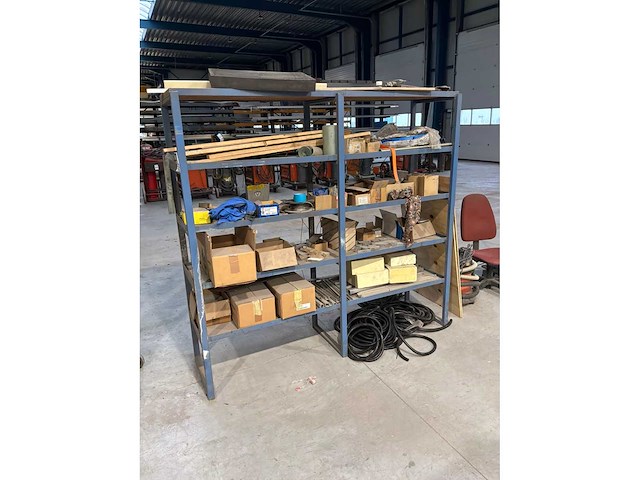 Magazijnrek met inhoud - afbeelding 2 van  9