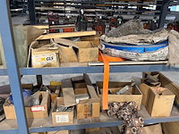 Magazijnrek met inhoud - afbeelding 5 van  9