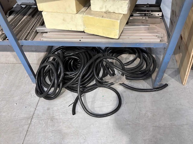 Magazijnrek met inhoud - afbeelding 7 van  9