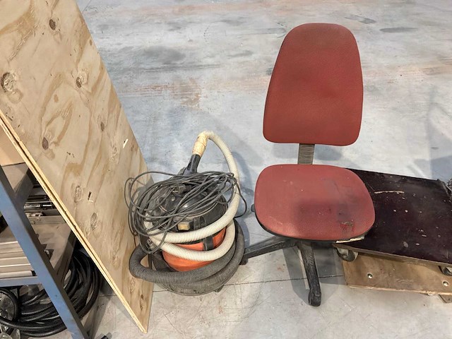 Magazijnrek met inhoud - afbeelding 8 van  9