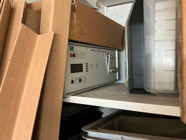 Magazijnrek met inhoud - afbeelding 2 van  12