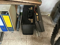 Magazijnrek met inhoud - afbeelding 4 van  12