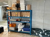 Magazijnrek met inhoud - afbeelding 1 van  12