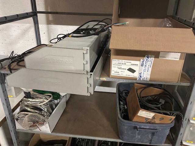 Magazijnrek met inhoud - afbeelding 3 van  5