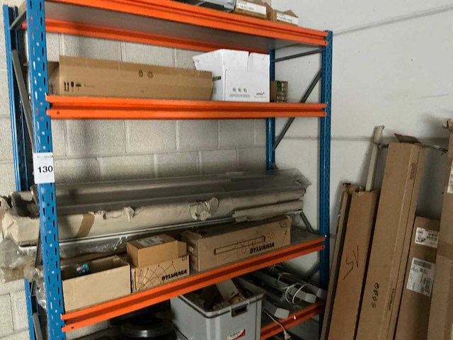 Magazijnrek met inhoud - afbeelding 4 van  7