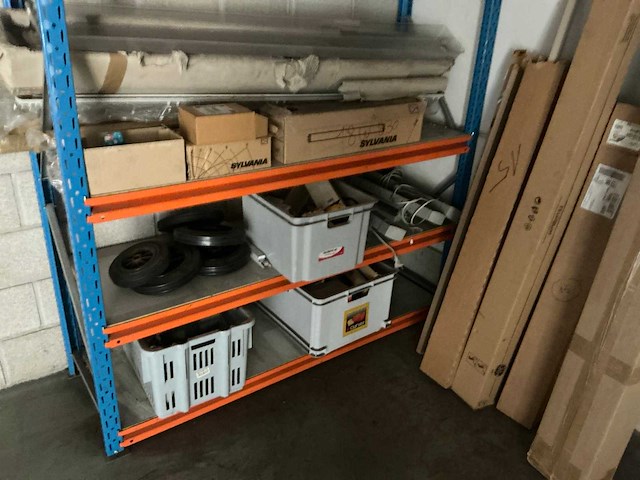 Magazijnrek met inhoud - afbeelding 5 van  7