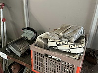 Magazijnrek met inhoud - afbeelding 10 van  10
