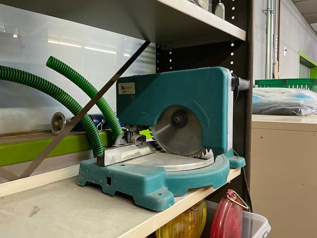 Magazijnrekje met inhoud - afbeelding 2 van  15