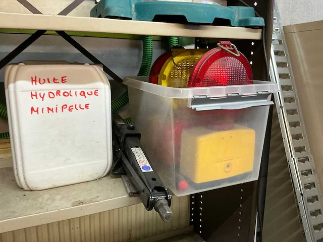 Magazijnrekje met inhoud - afbeelding 4 van  15