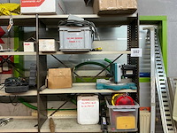 Magazijnrekje met inhoud - afbeelding 6 van  15