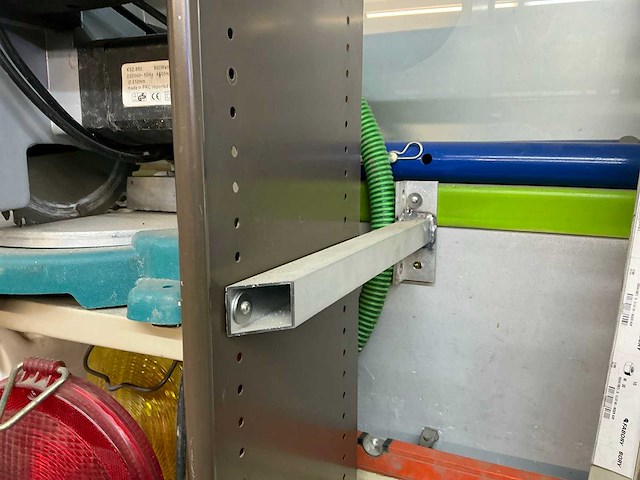 Magazijnrekje met inhoud - afbeelding 7 van  15