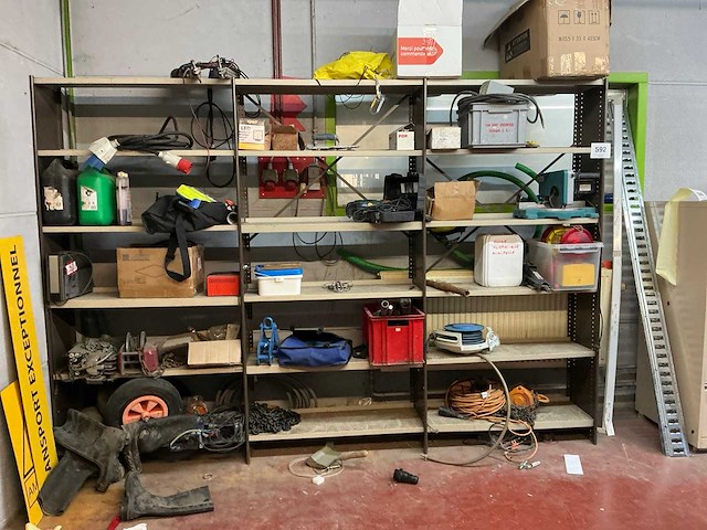 Magazijnrekje met inhoud - afbeelding 1 van  15