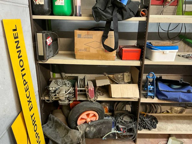 Magazijnrekje met inhoud - afbeelding 9 van  15