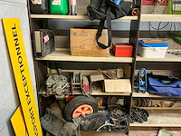 Magazijnrekje met inhoud - afbeelding 9 van  15