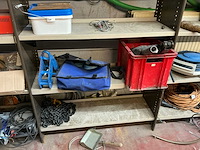 Magazijnrekje met inhoud - afbeelding 11 van  15