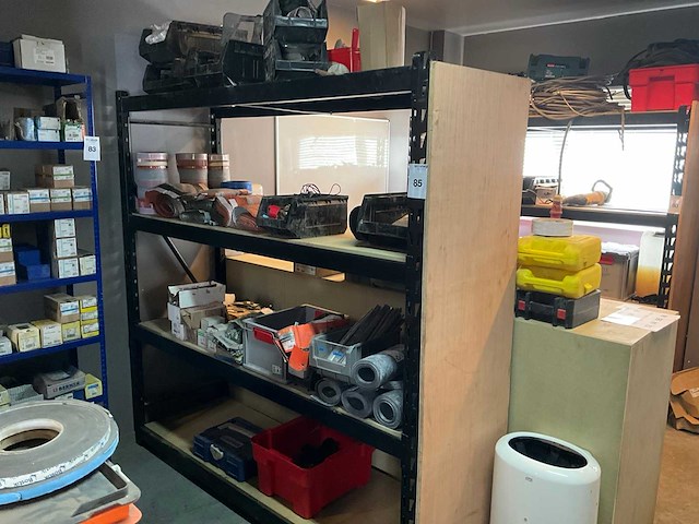 Magazijnstelling met inhoud bevestigingsmaterialen - afbeelding 1 van  5