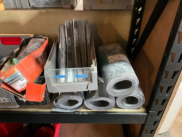 Magazijnstelling met inhoud bevestigingsmaterialen - afbeelding 2 van  5