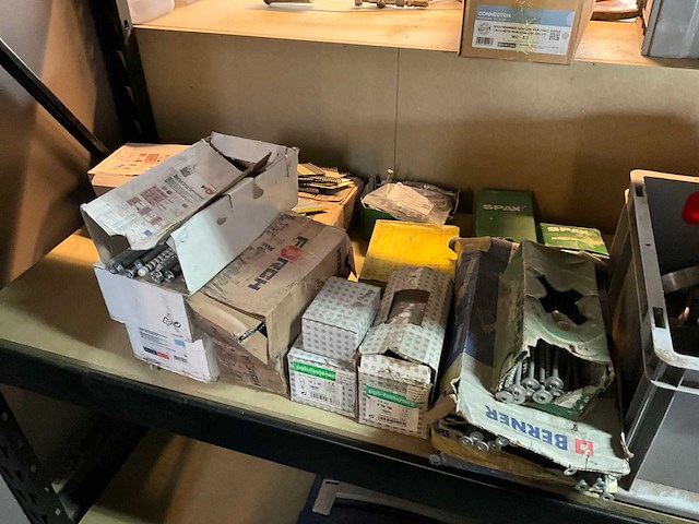 Magazijnstelling met inhoud bevestigingsmaterialen - afbeelding 3 van  5