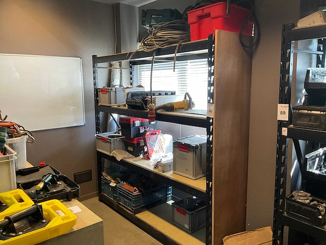 Magazijnstelling met inhoud bevestigingsmaterialen - afbeelding 1 van  6