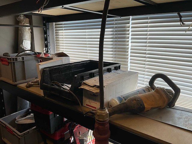 Magazijnstelling met inhoud bevestigingsmaterialen - afbeelding 3 van  6