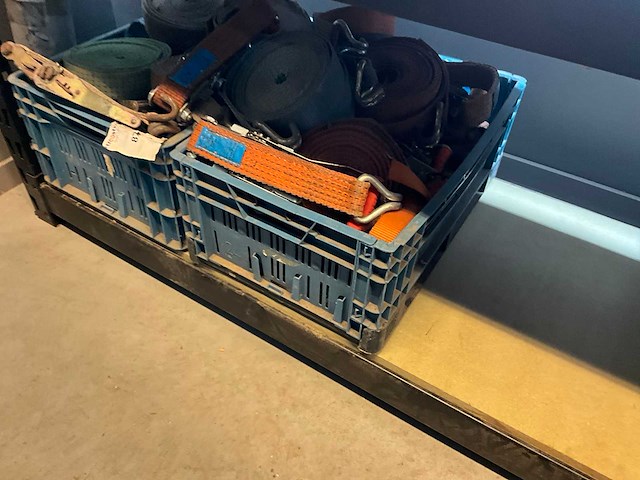 Magazijnstelling met inhoud bevestigingsmaterialen - afbeelding 5 van  6