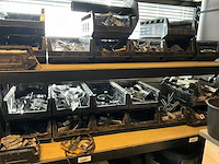 Magazijnstelling met inhoud bevestigingsmaterialen - afbeelding 3 van  5