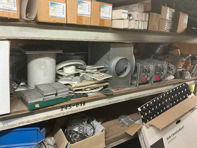 Magazijnstelling met inhoud - afbeelding 4 van  15