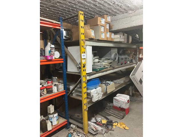 Magazijnstelling met inhoud - afbeelding 8 van  15