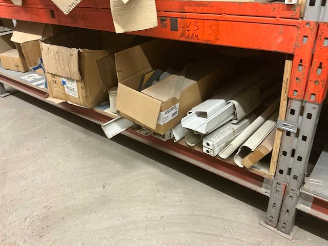 Magazijnstelling met inhoud - afbeelding 3 van  11