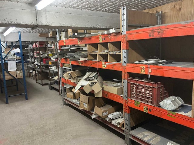 Magazijnstelling met inhoud - afbeelding 6 van  11