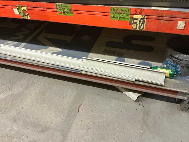 Magazijnstelling met inhoud - afbeelding 7 van  11