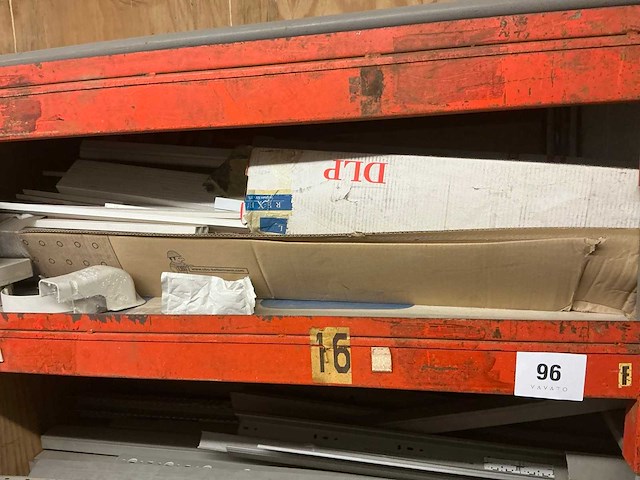 Magazijnstelling met inhoud - afbeelding 9 van  11