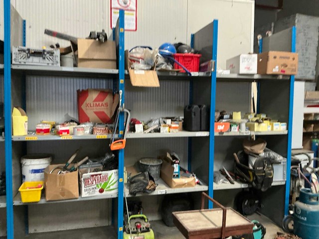 Magazijnstelling met inhoud - afbeelding 2 van  12