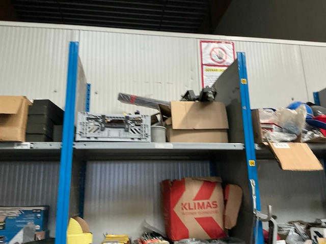 Magazijnstelling met inhoud - afbeelding 5 van  12