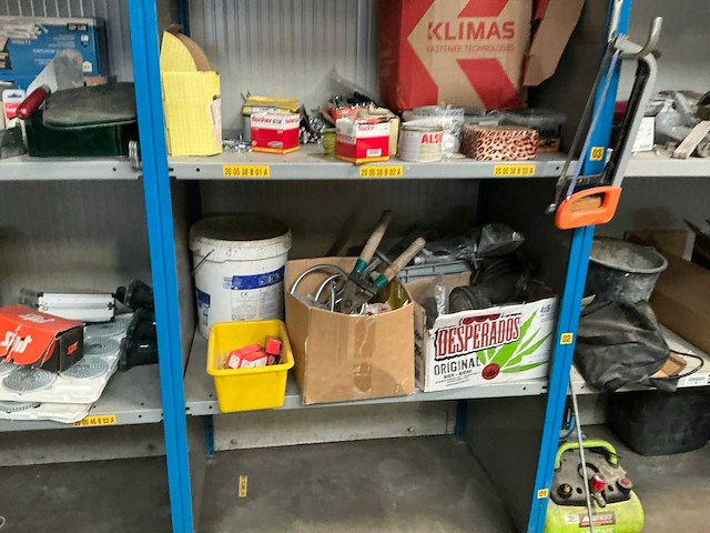 Magazijnstelling met inhoud - afbeelding 6 van  12