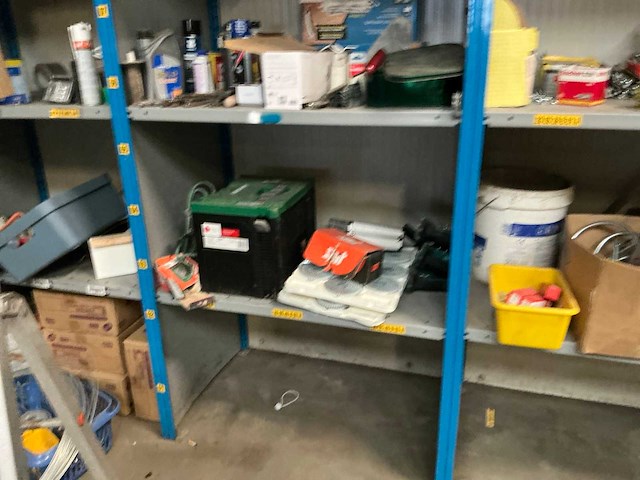 Magazijnstelling met inhoud - afbeelding 7 van  12