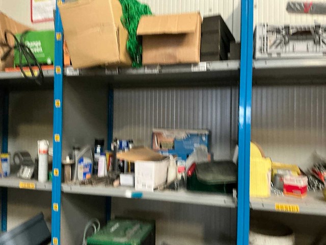 Magazijnstelling met inhoud - afbeelding 8 van  12