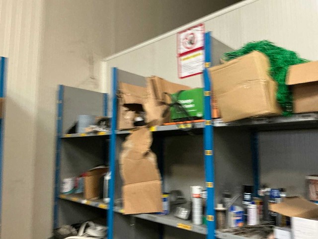 Magazijnstelling met inhoud - afbeelding 9 van  12