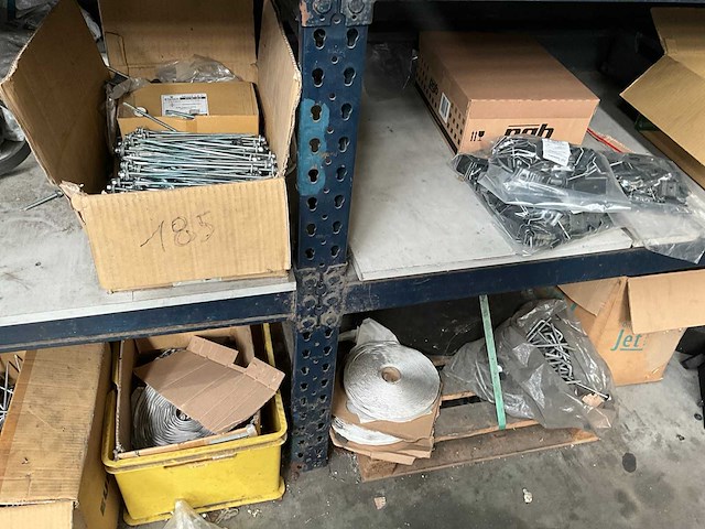 Magazijnstelling met inhoud - afbeelding 4 van  7