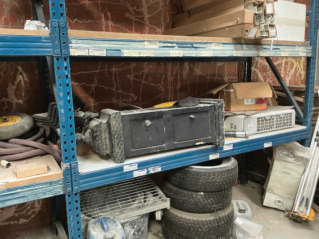 Magazijnstelling met inhoud - afbeelding 2 van  14