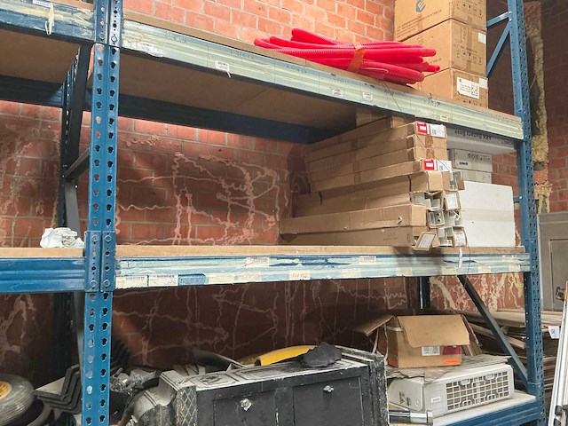 Magazijnstelling met inhoud - afbeelding 3 van  14