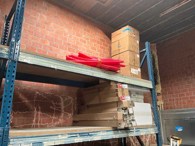 Magazijnstelling met inhoud - afbeelding 4 van  14