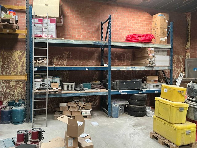 Magazijnstelling met inhoud - afbeelding 1 van  14