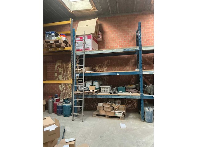 Magazijnstelling met inhoud - afbeelding 7 van  14