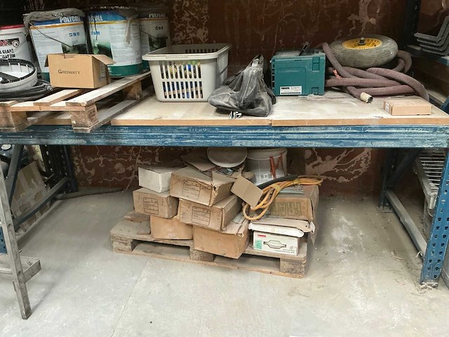 Magazijnstelling met inhoud - afbeelding 12 van  14