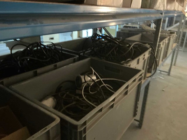 Magazijnstelling met inhoud - afbeelding 4 van  16