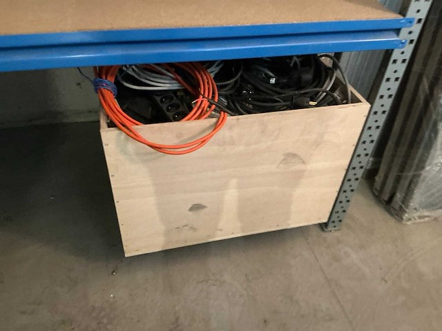 Magazijnstelling met inhoud - afbeelding 5 van  16